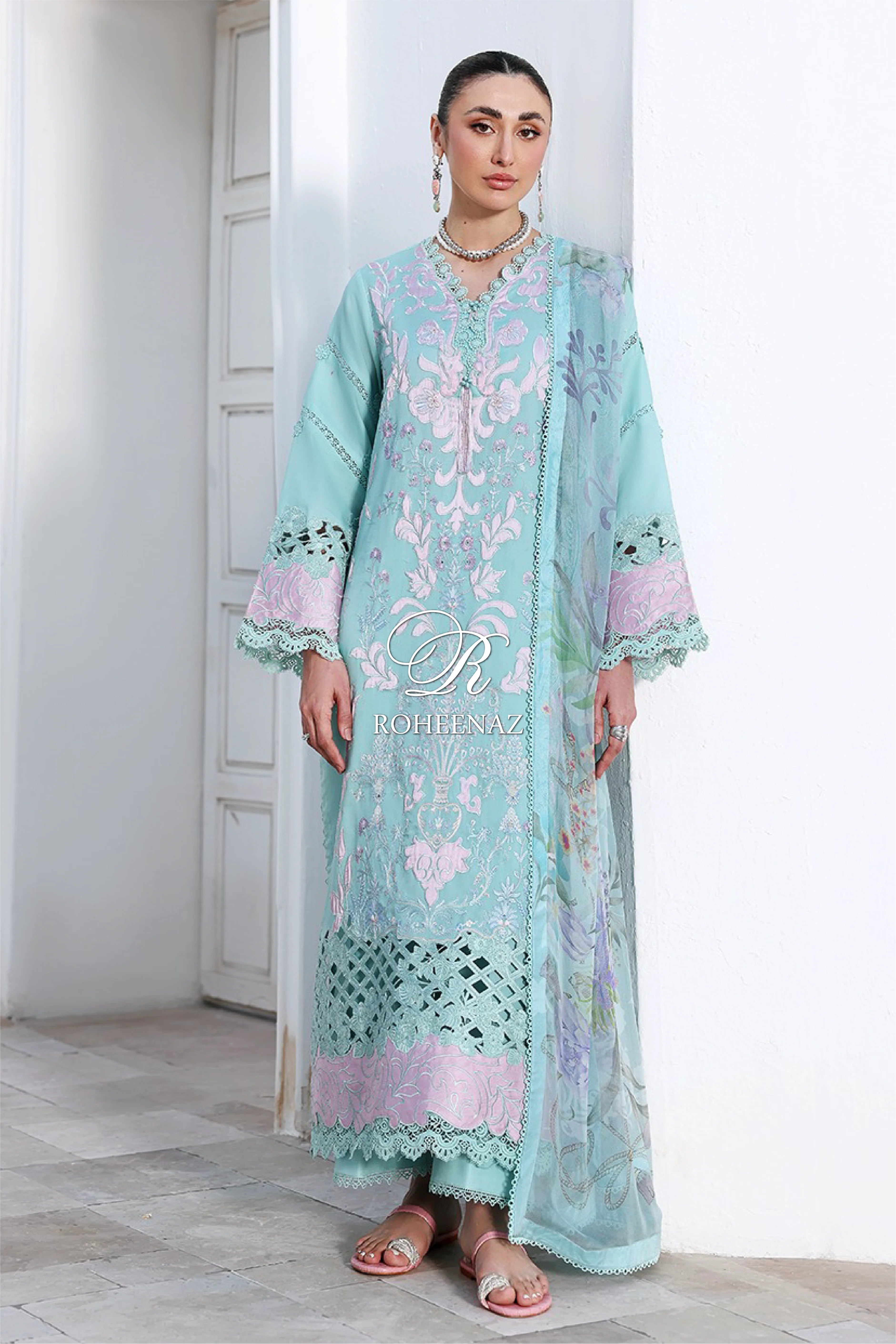 ROHEENAZ FLORAL REVEIRE