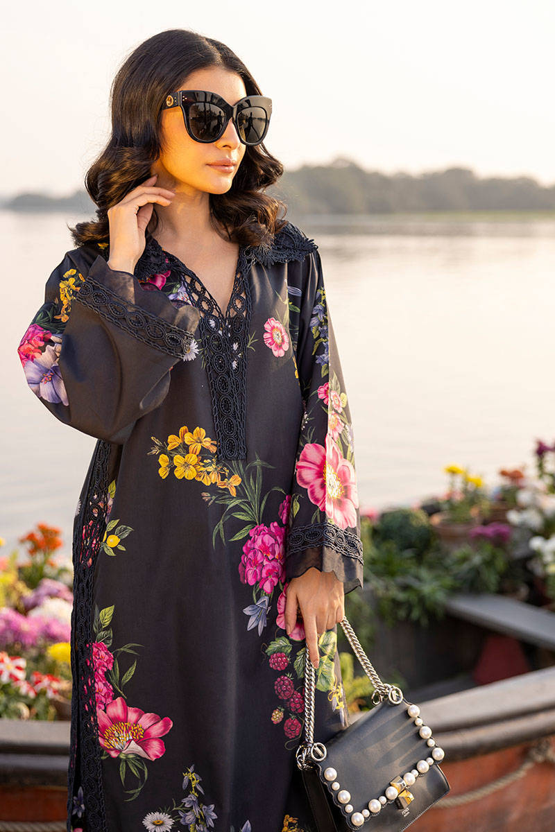 FARIDA HASAN MIDNIGHT BLOOM