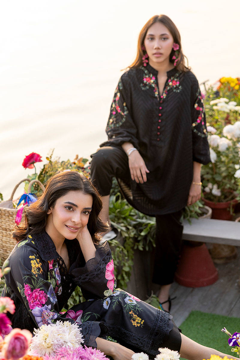 FARIDA HASAN MIDNIGHT BLOOM