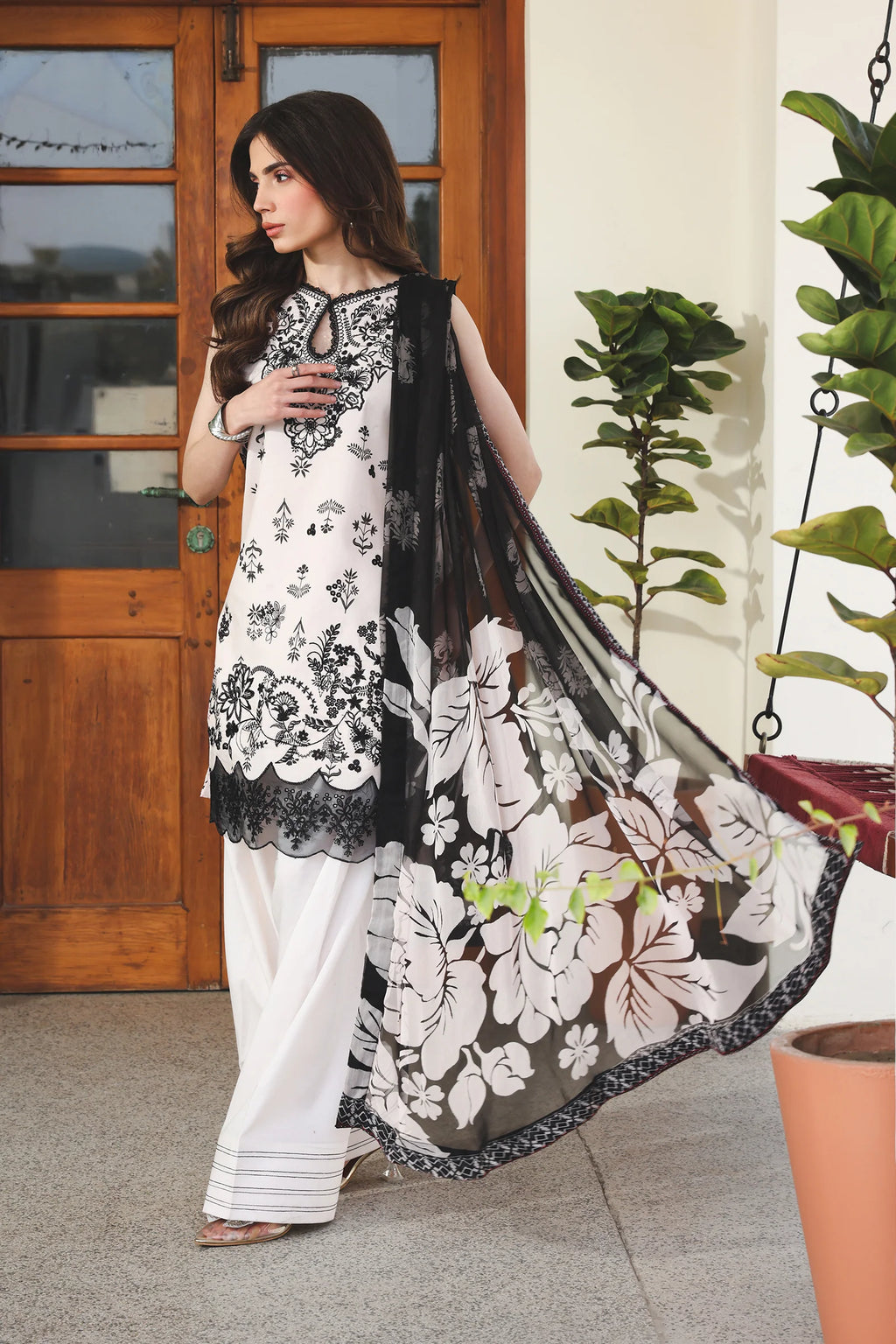 RAAYA ZINNIA IRIS