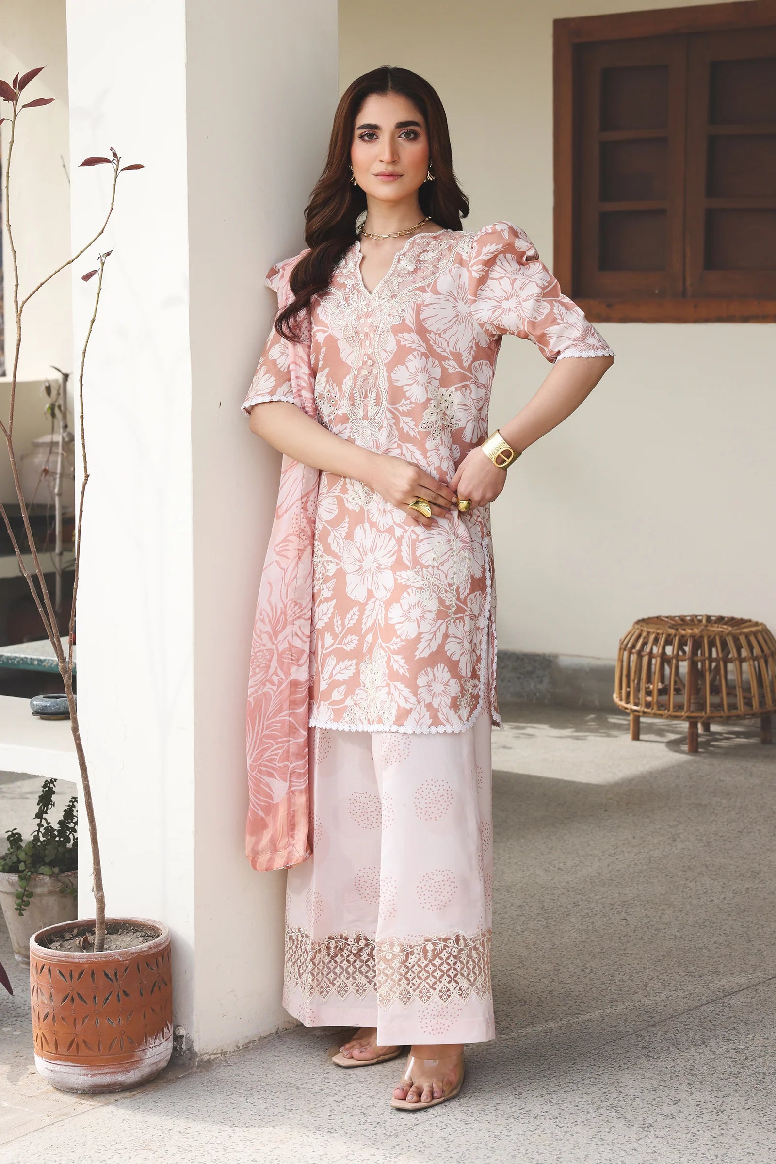 RAAYA ZINNIA FREESIA