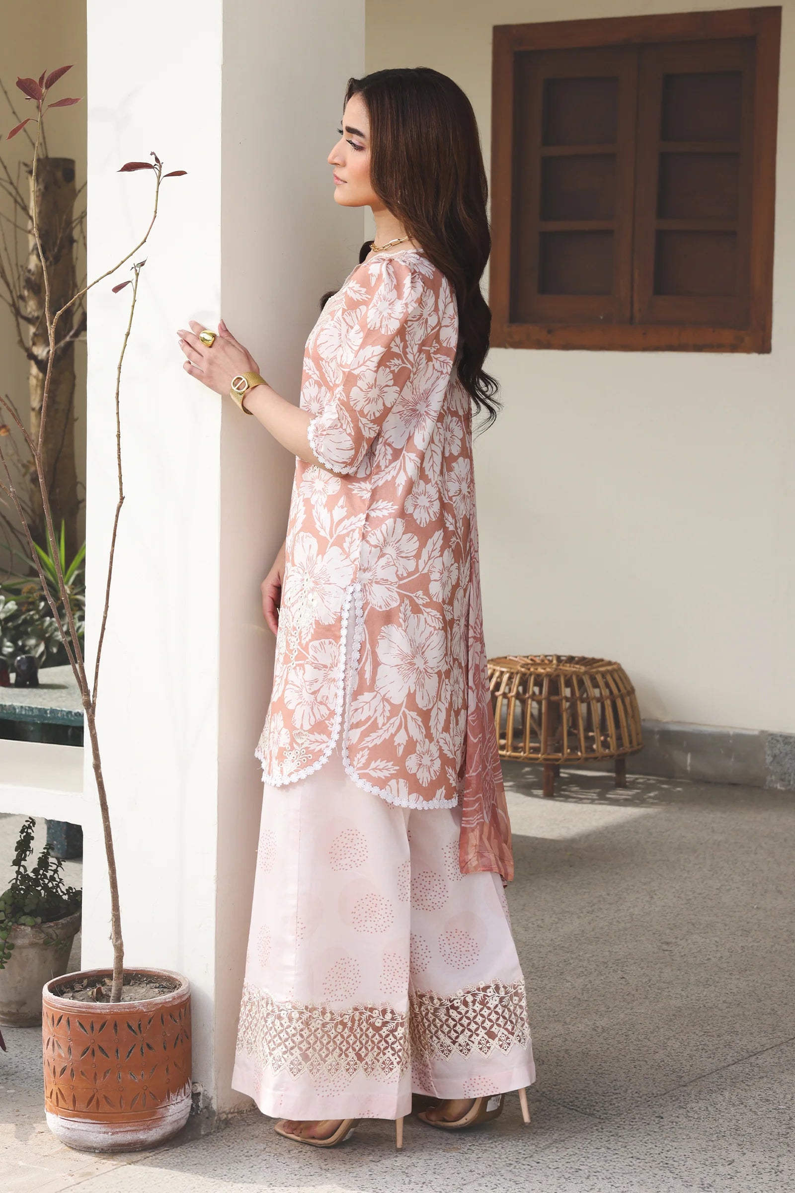 RAAYA ZINNIA FREESIA