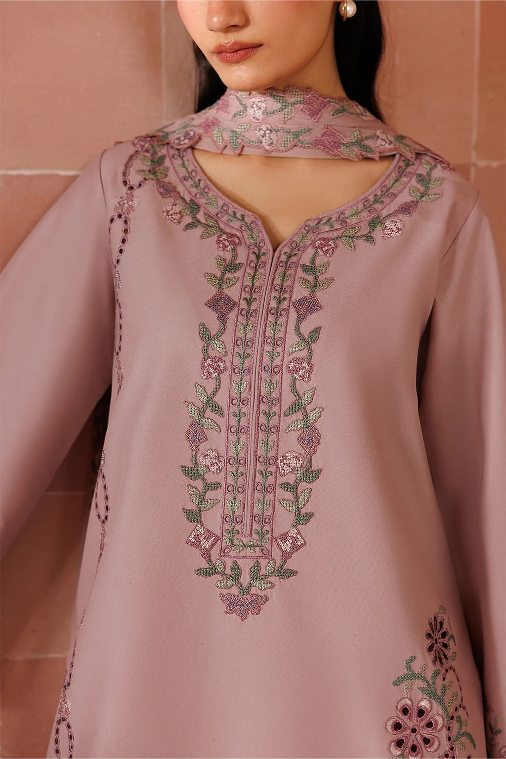 IZNIK UE-700