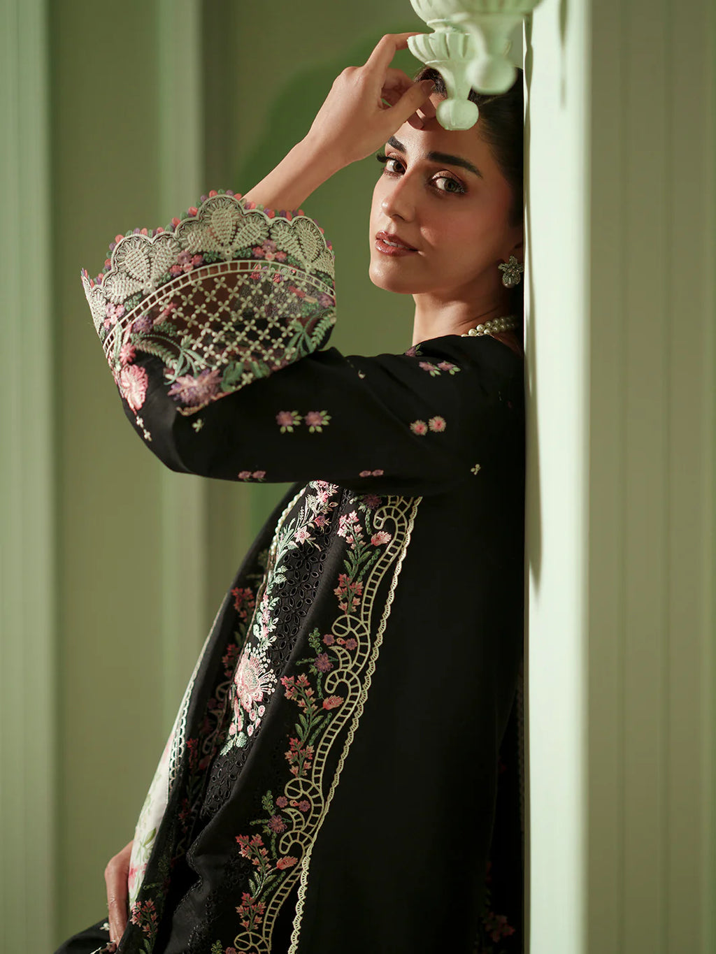 BINILYAS MASHRIQ LUXURY D-112-B