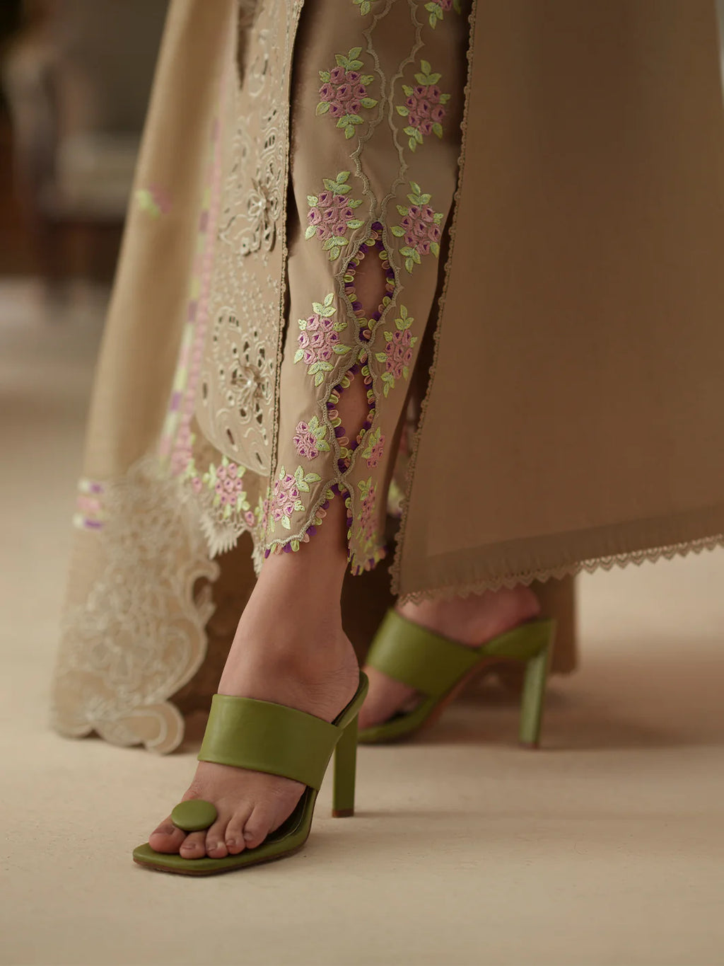 BINILYAS MASHRIQ LUXURY D-113-A