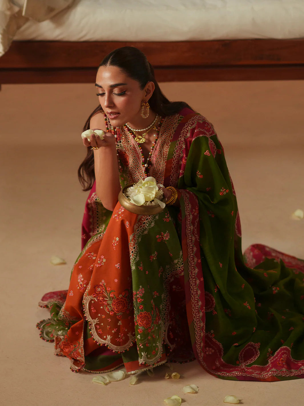 BINILYAS MASHRIQ LUXURY D-114-B