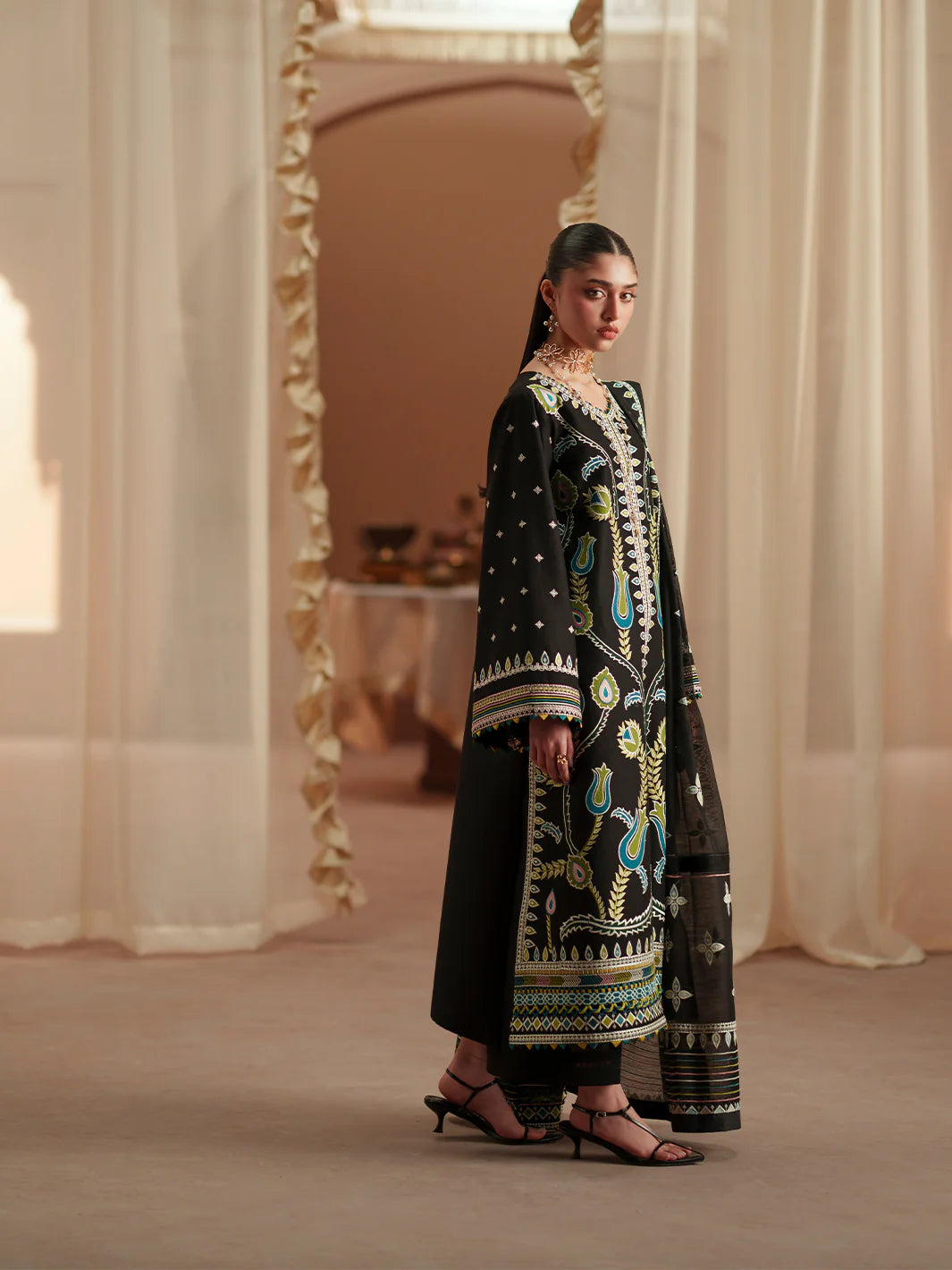 BINILYAS MASHRIQ LUXURY D-118-B