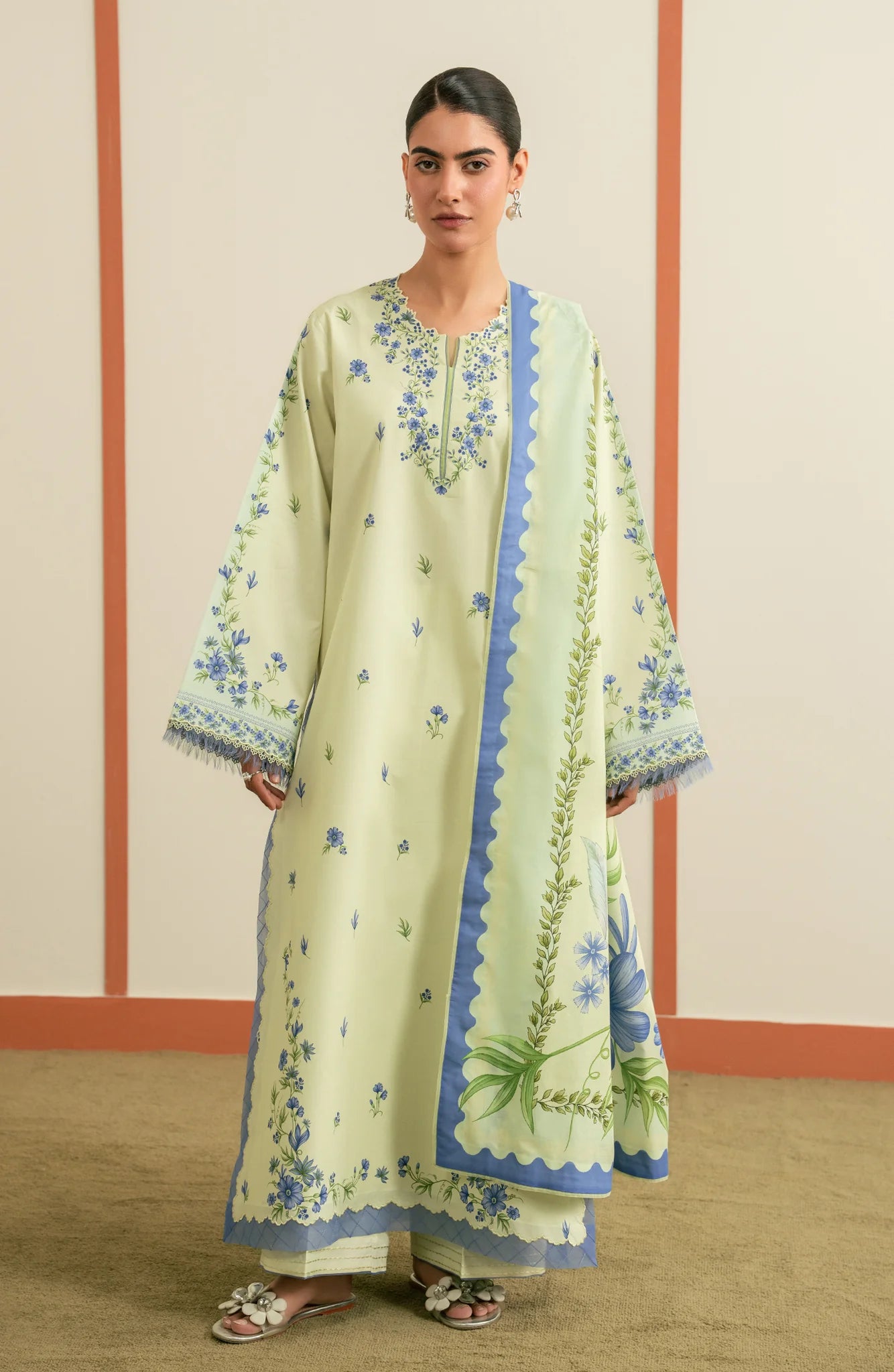 SERAN ESSENTIALS 26  D-01