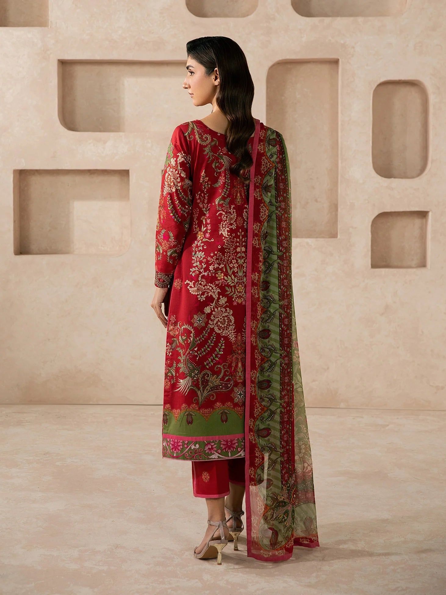 GULAAL SYRA LAWN NAEL