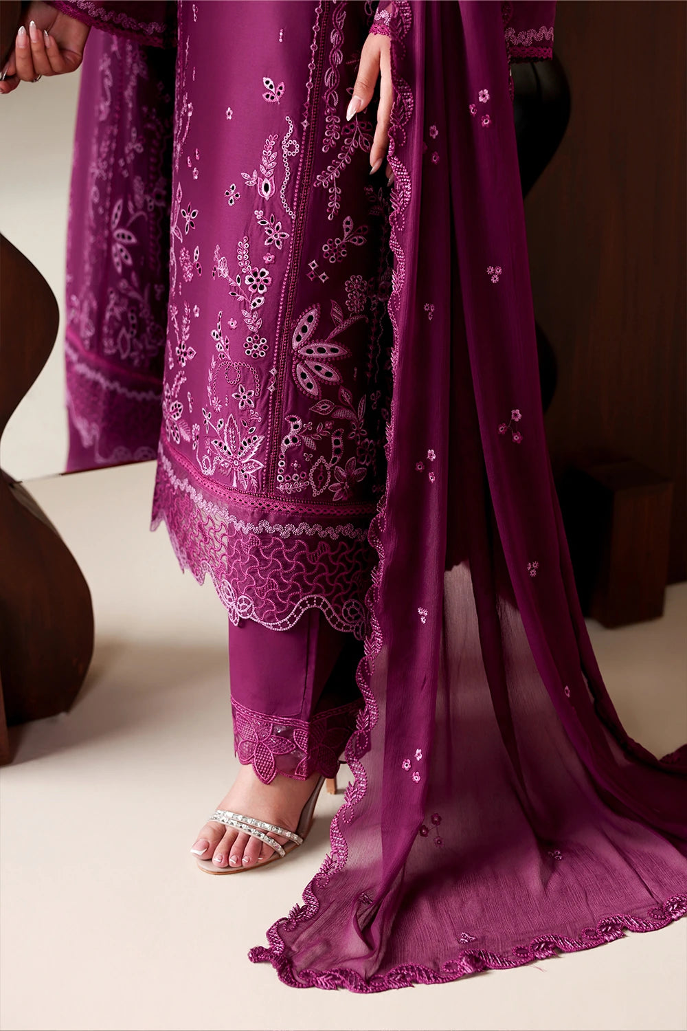 AZURE LUXURY LAWN GROVY GARNET
