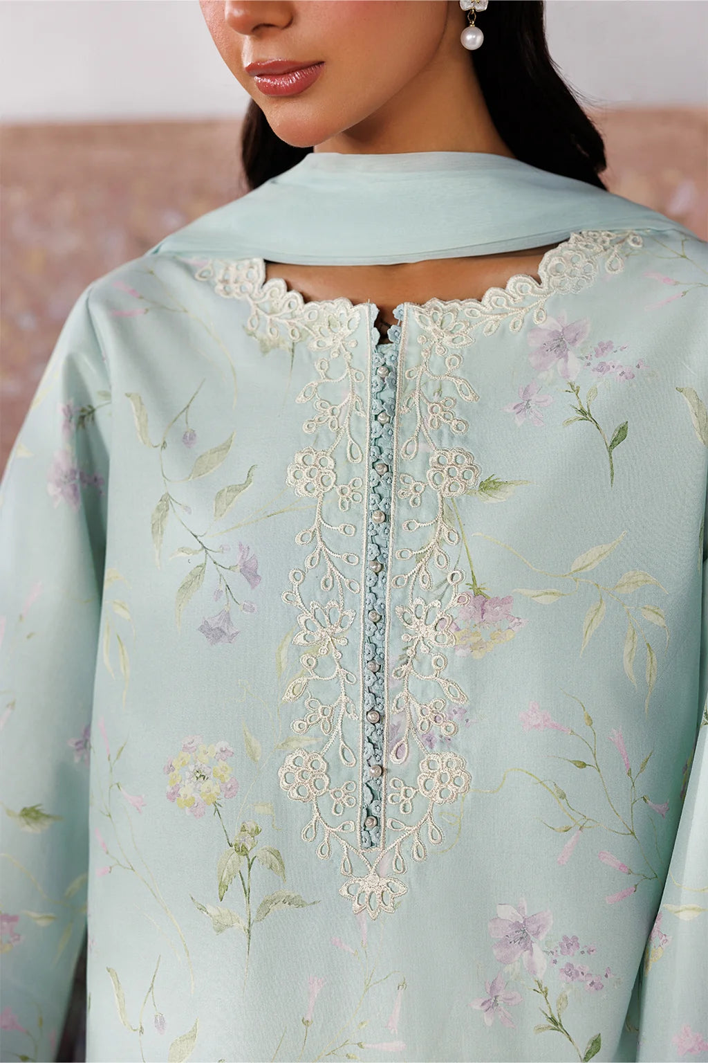 IZNIK UE-705