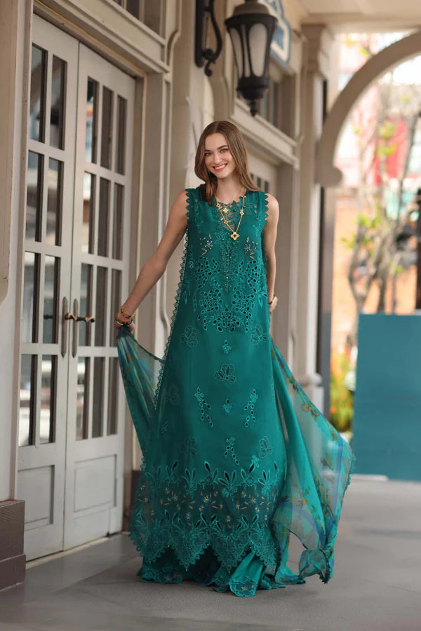 NOOR BY SAADIA ASAD LUXE CHIKANKARI D-01