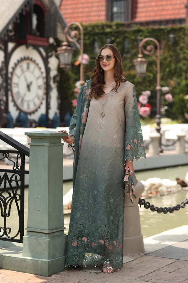 NOOR BY SAADIA ASAD LUXE CHIKANKARI D-04