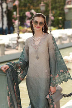 NOOR BY SAADIA ASAD LUXE CHIKANKARI D-04