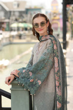 NOOR BY SAADIA ASAD LUXE CHIKANKARI D-04