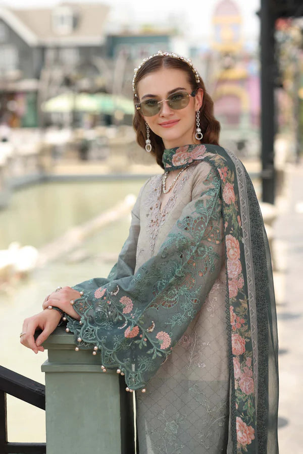 NOOR BY SAADIA ASAD LUXE CHIKANKARI D-04