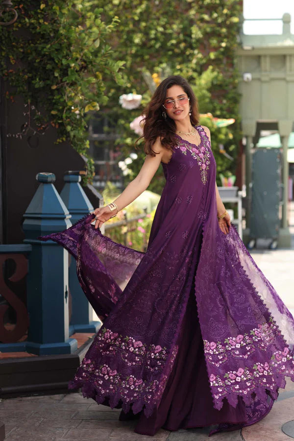 NOOR BY SAADIA ASAD LUXE CHIKANKARI D-07