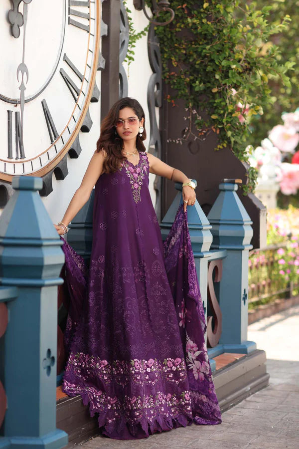 NOOR BY SAADIA ASAD LUXE CHIKANKARI D-07