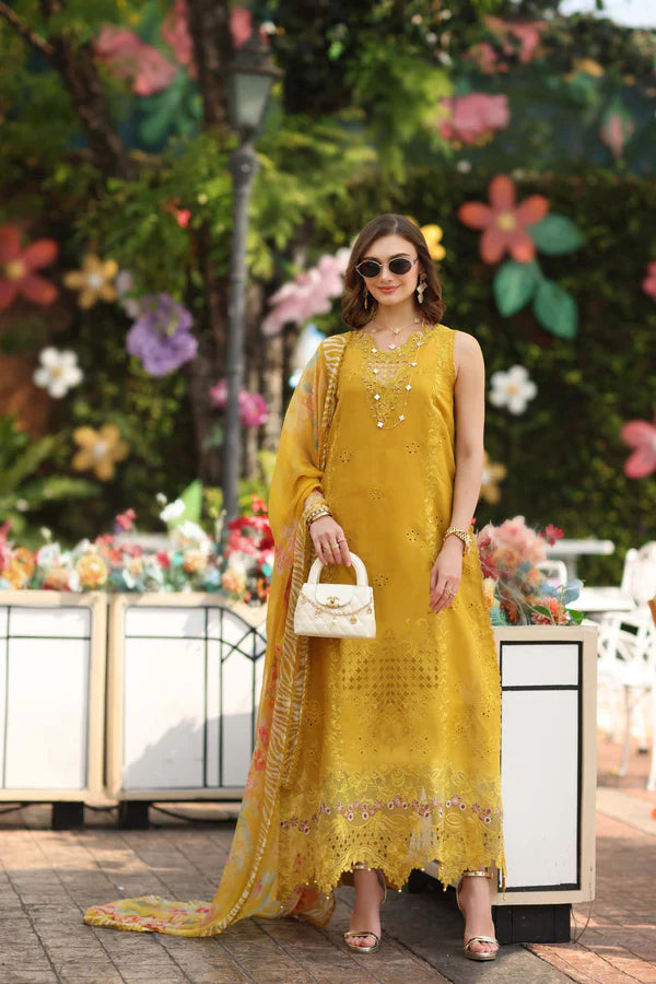 NOOR BY SAADIA ASAD LUXE CHIKANKARI D-10