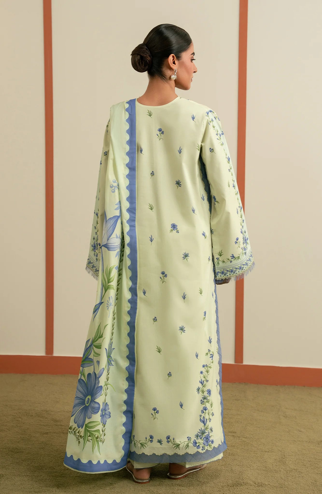 SERAN ESSENTIALS 26  D-01