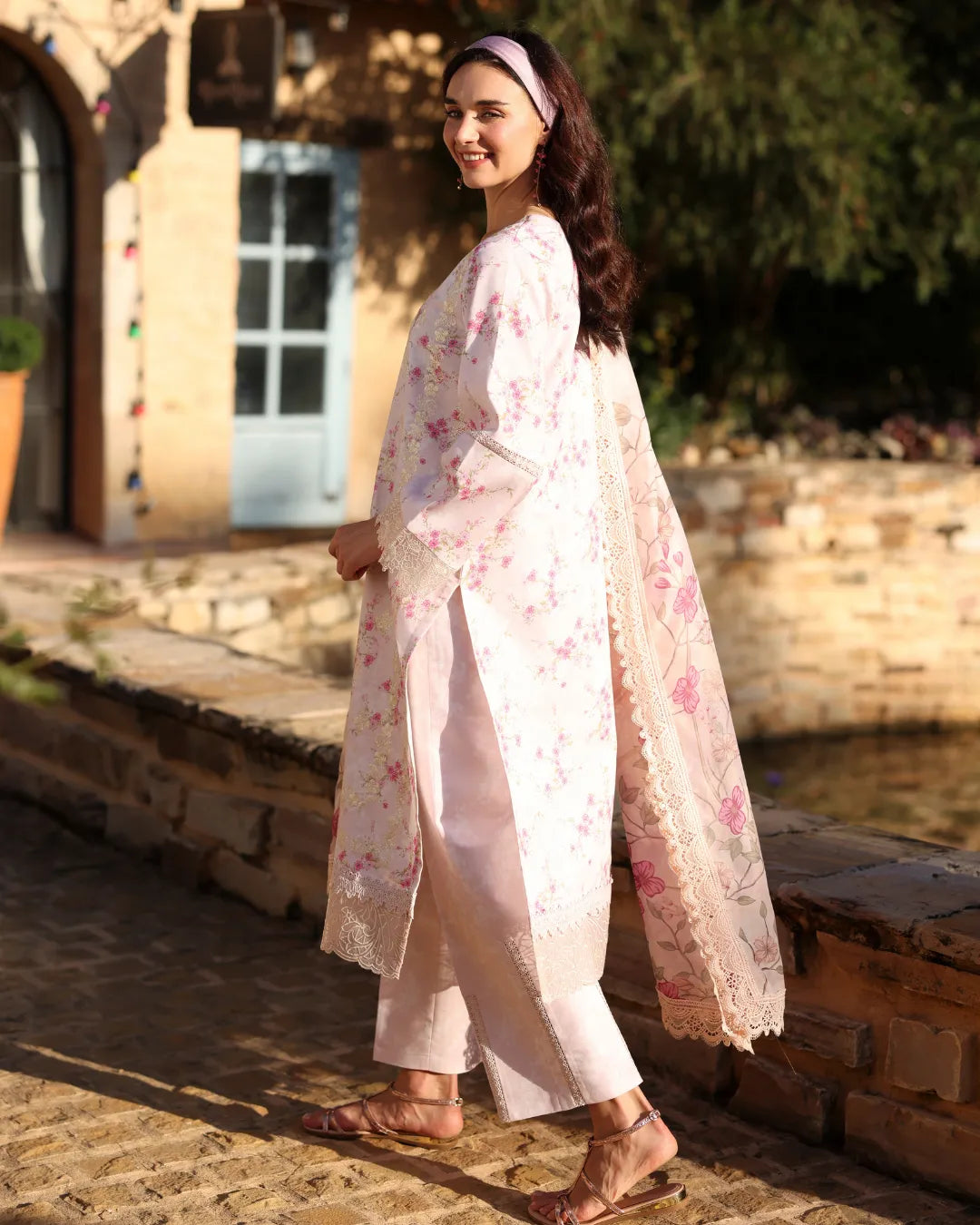 AYLLEEN NAQSH NIGARISH