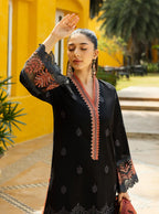 ZAINAB CHOTTANI CHIKANKARI D-05A