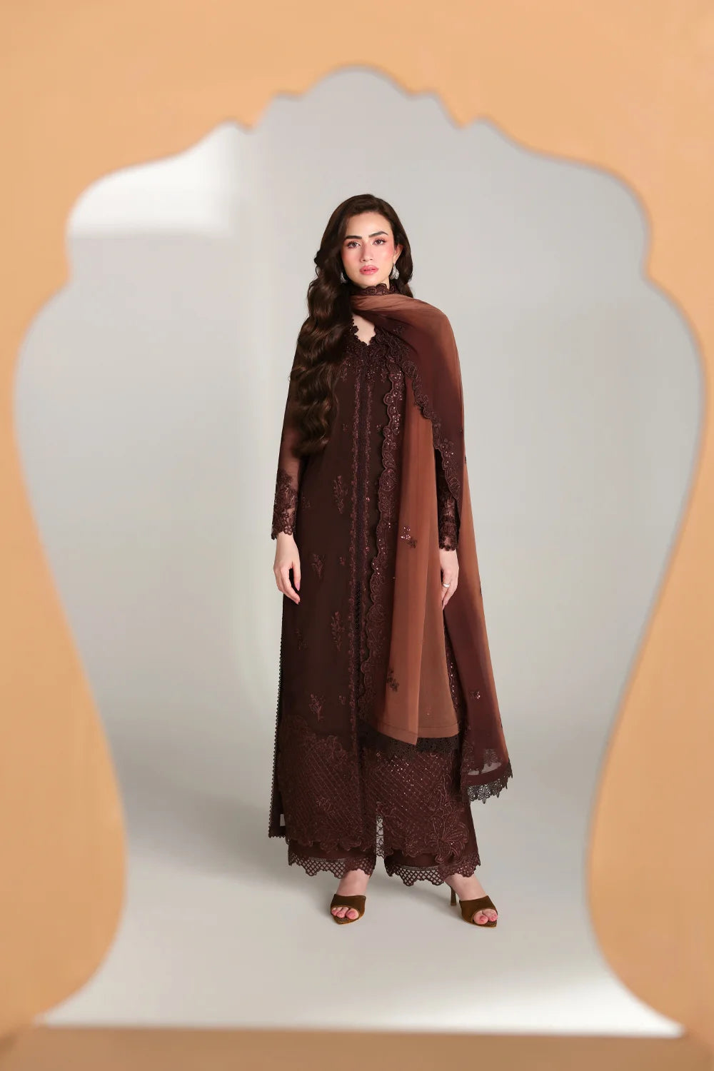 AZURE ENSEMBLES FESTIVE MAISON MOCHA