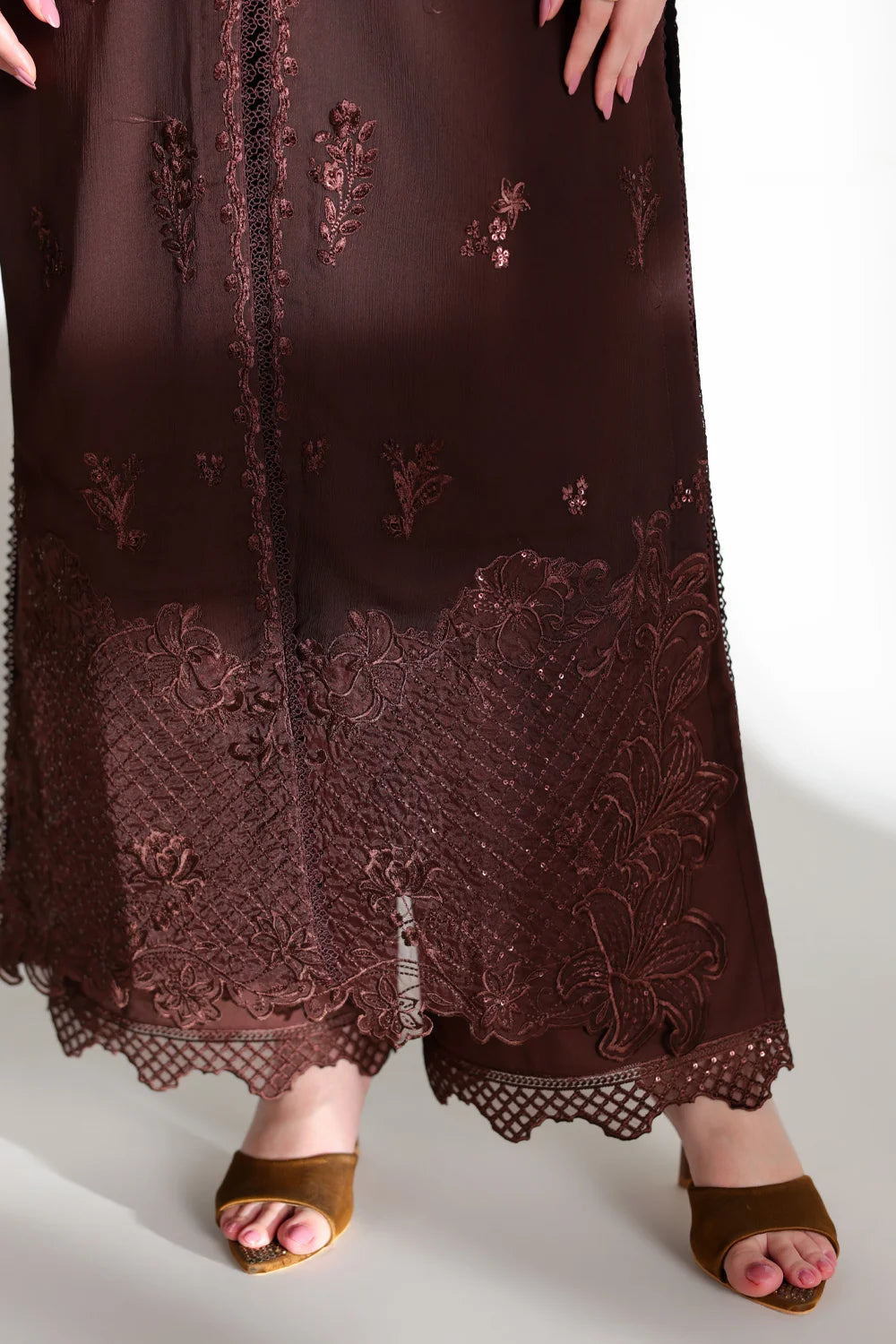 AZURE ENSEMBLES FESTIVE MAISON MOCHA
