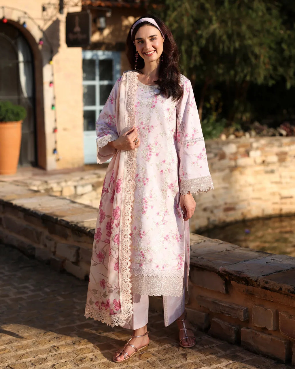 AYLLEEN NAQSH NIGARISH