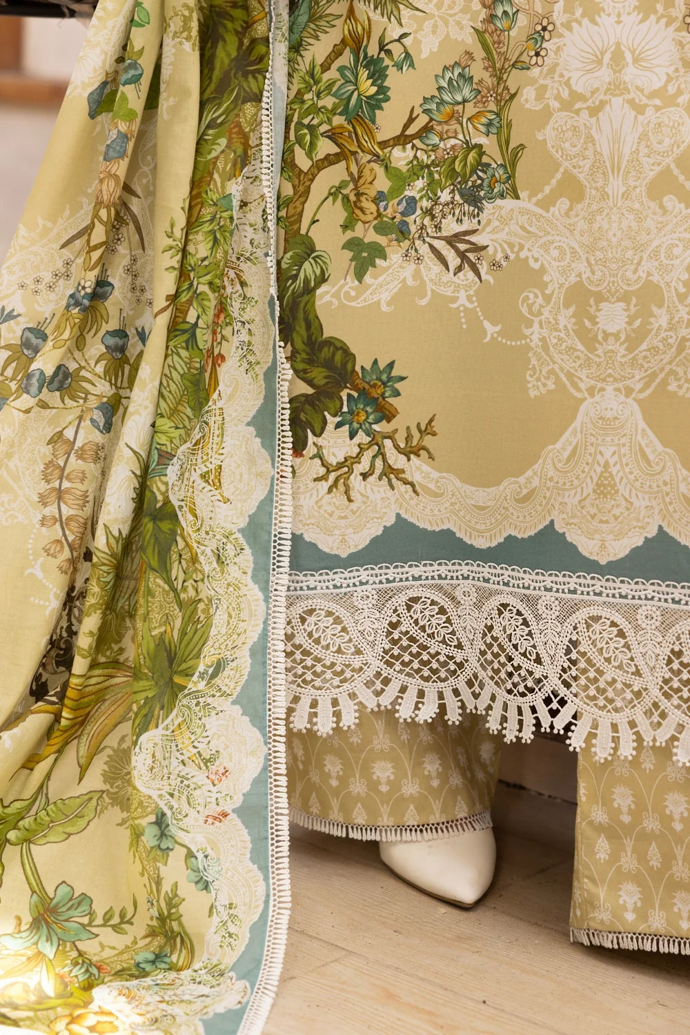 GULMINA LARA DE FLORA CAMELIA