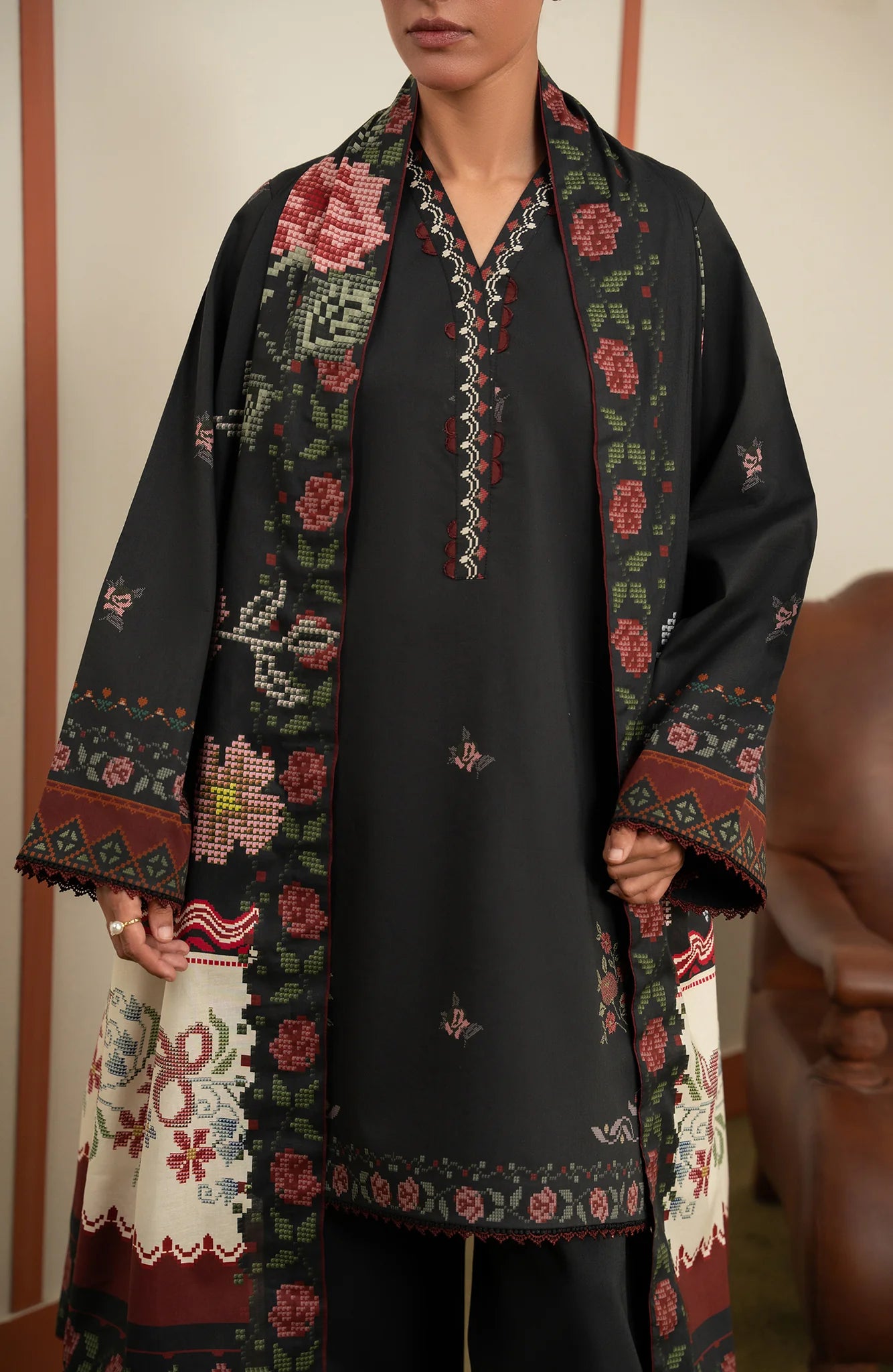 SERAN ESSENTIALS 26  D-08