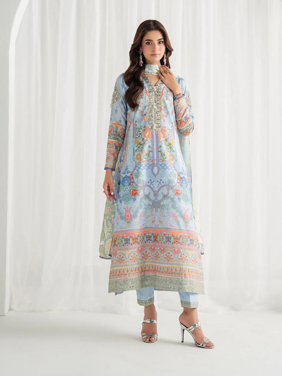GULAAL AIRA MISTY