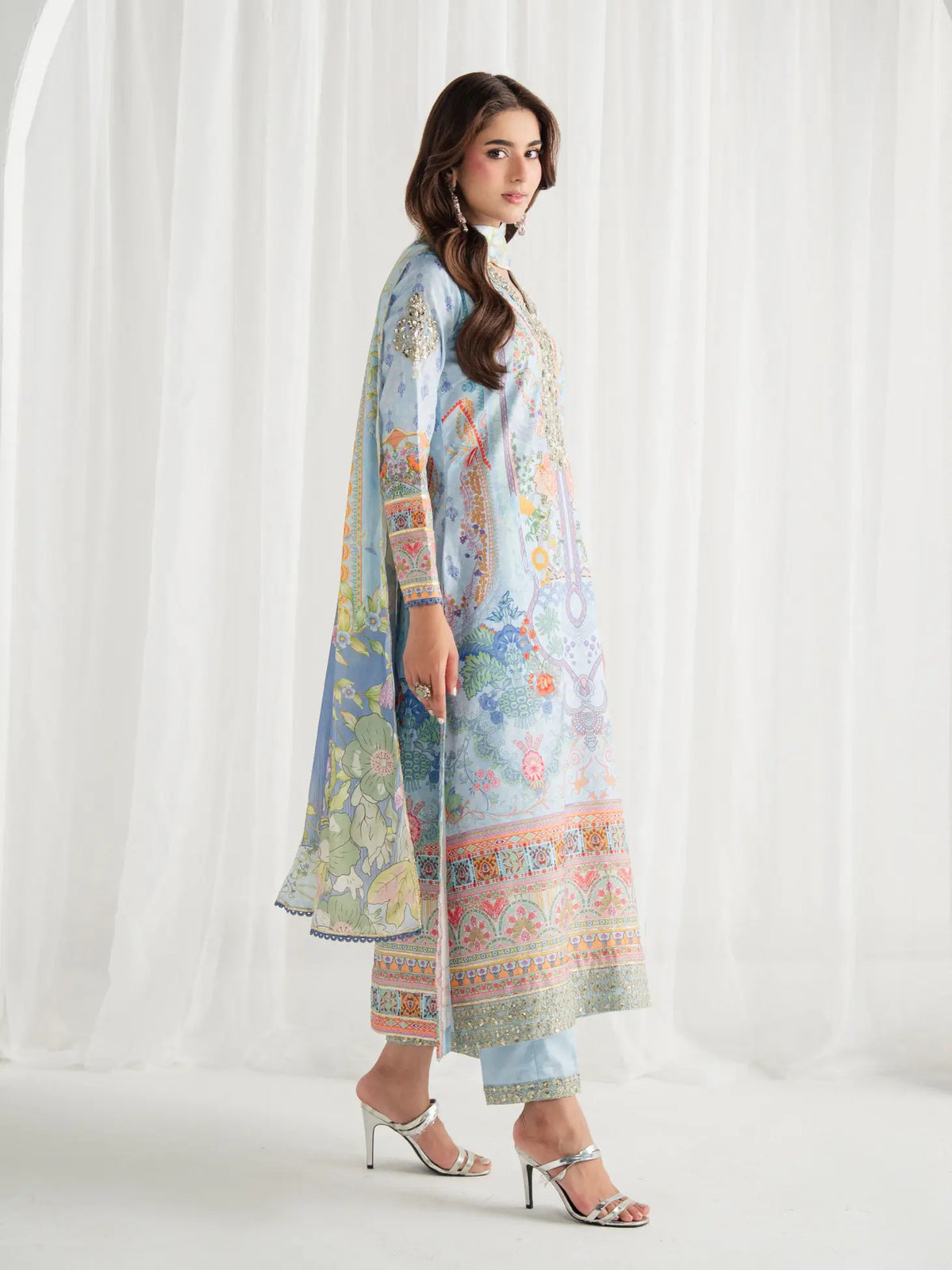 GULAAL AIRA MISTY