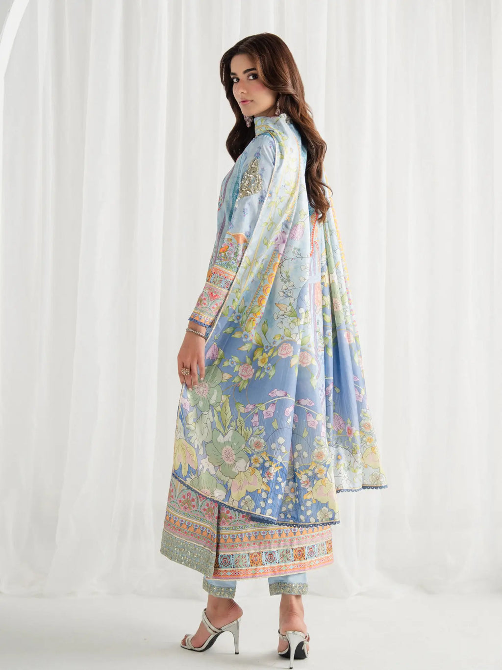 GULAAL AIRA MISTY