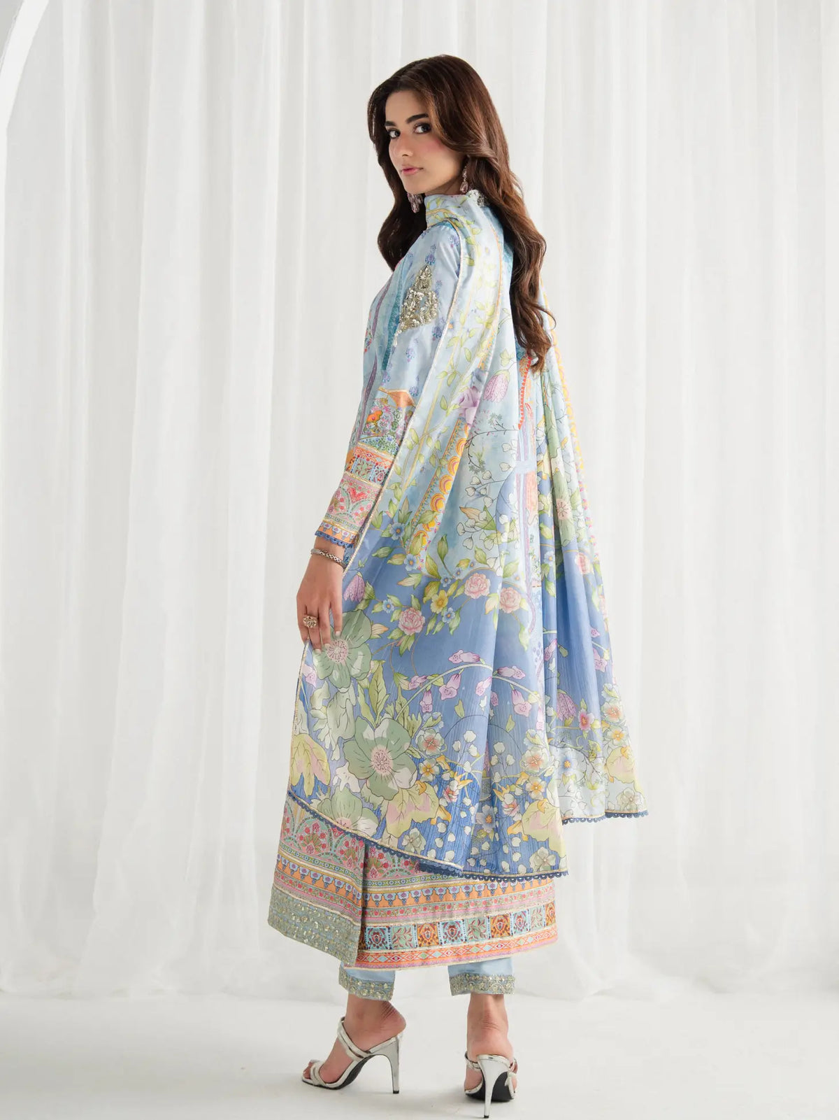 GULAAL AIRA MISTY