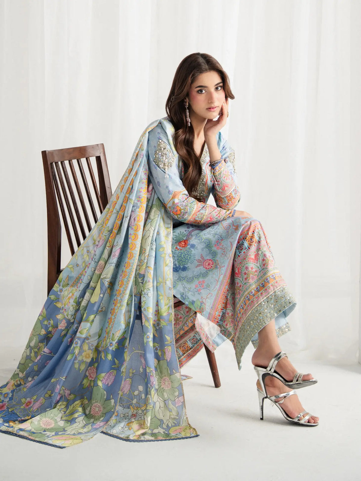 GULAAL AIRA MISTY