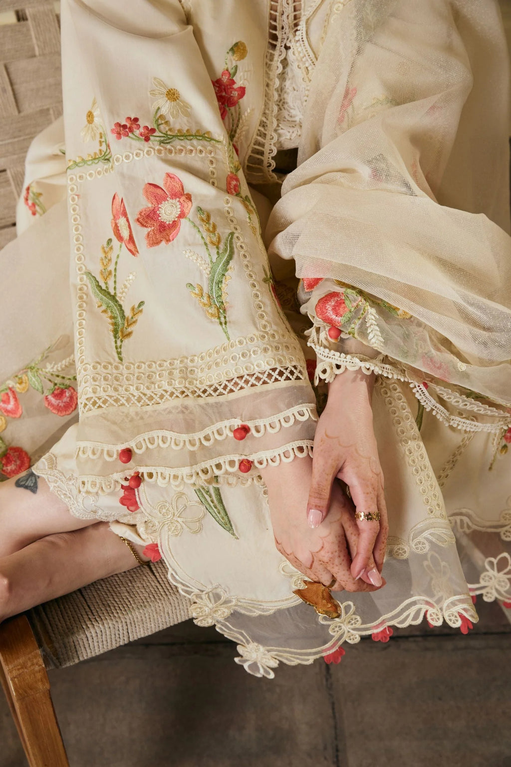 MARYAM HUSSAIN LUXURY LAWN HALA