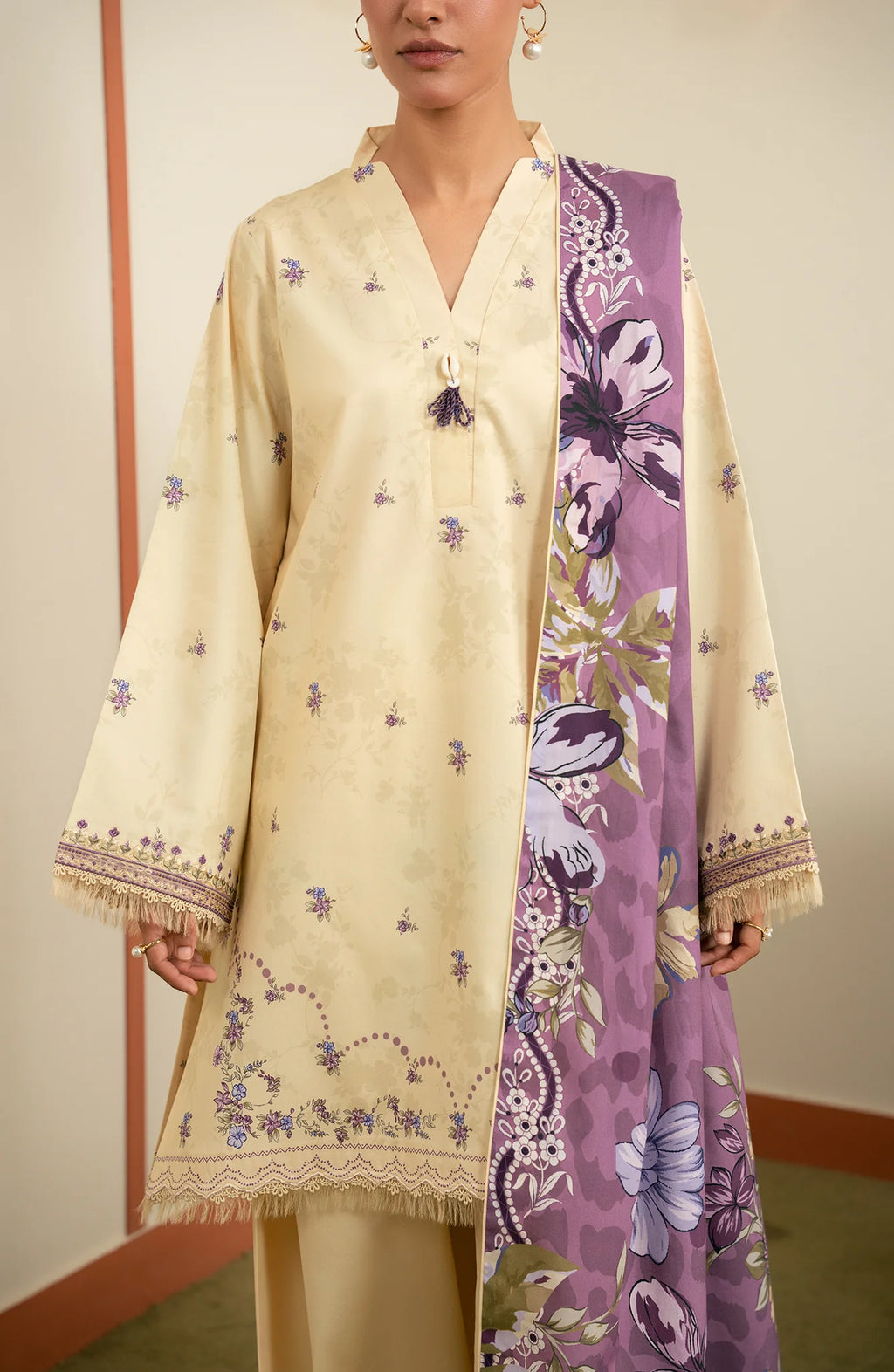 SERAN ESSENTIALS 26  D-02