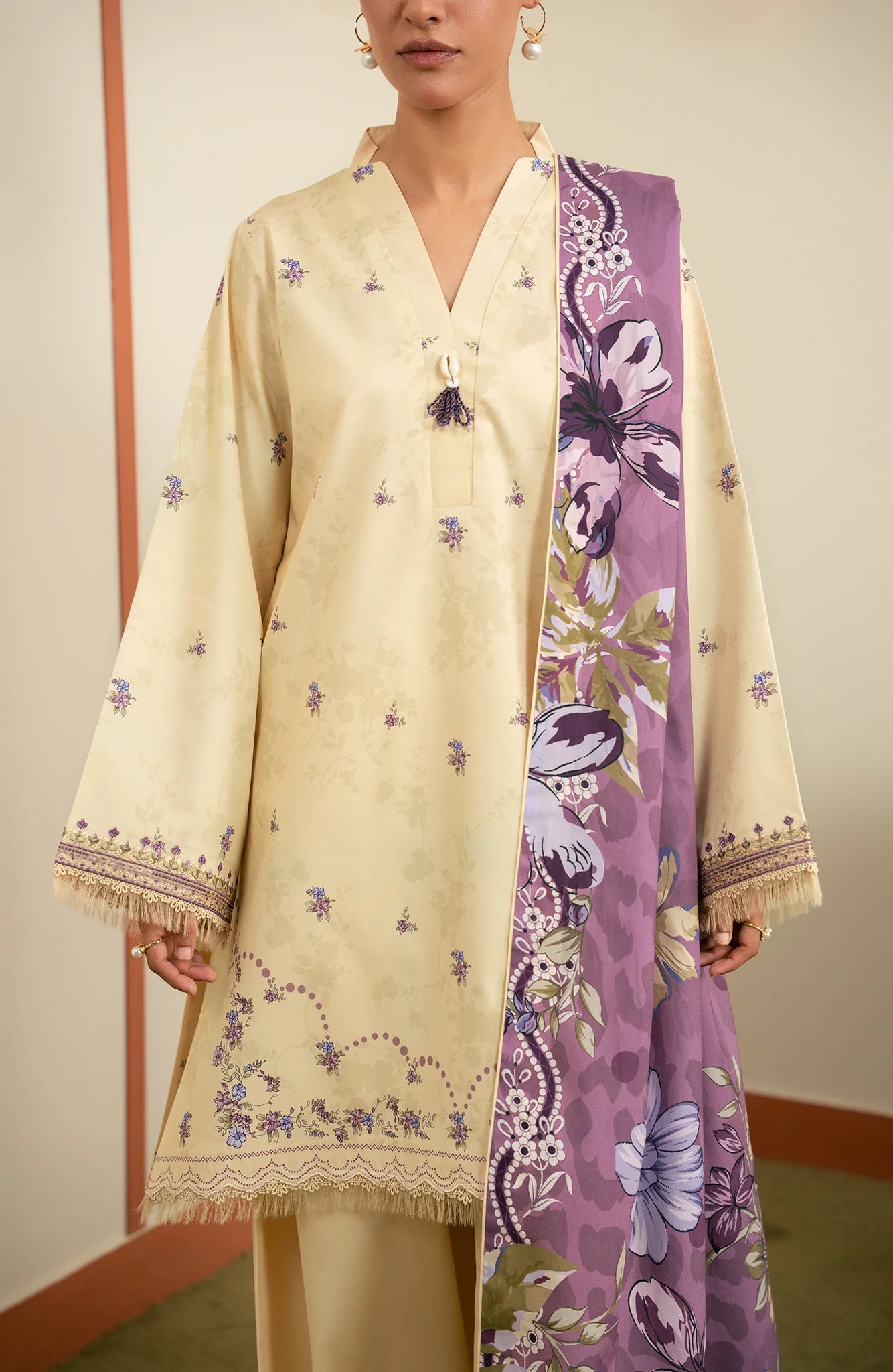SERAN ESSENTIALS 26  D-02
