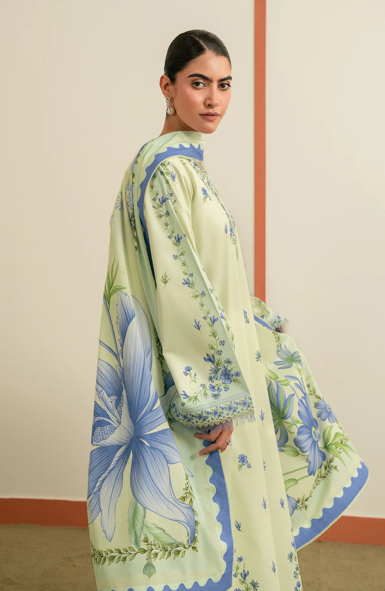 SERAN ESSENTIALS 26  D-01
