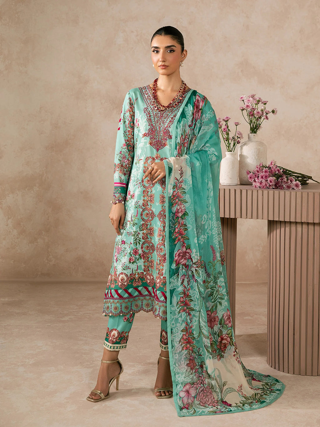 GULAAL SYRA LAWN VAILA