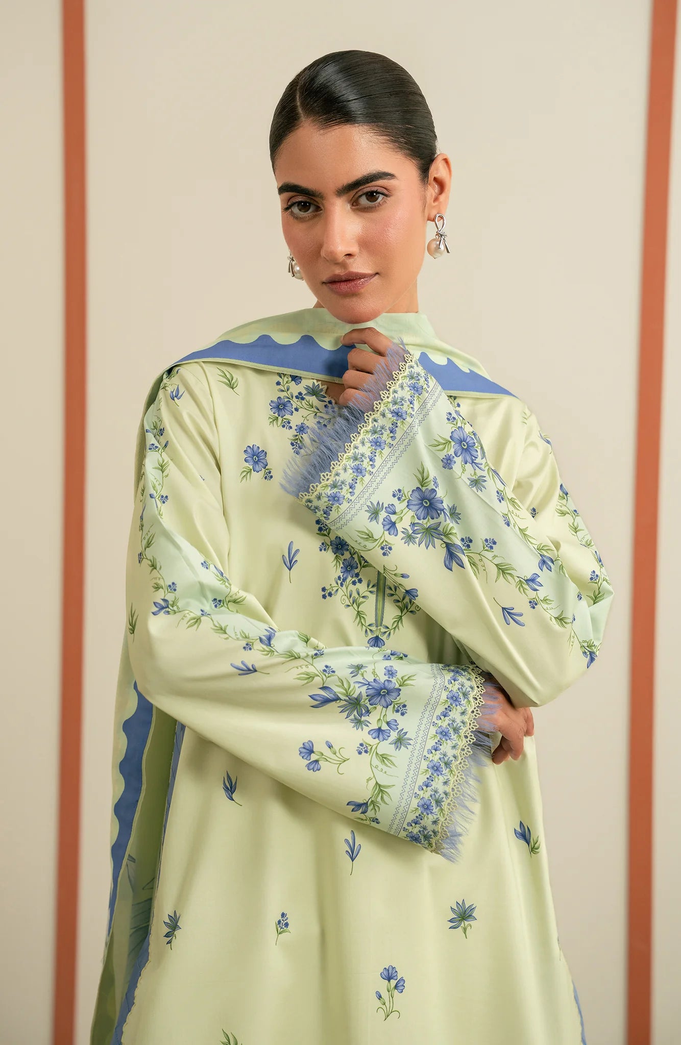 SERAN ESSENTIALS 26  D-01