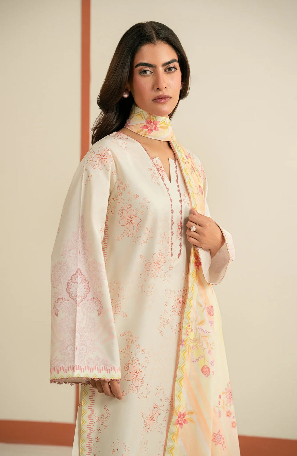 SERAN ESSENTIALS 26  D-06