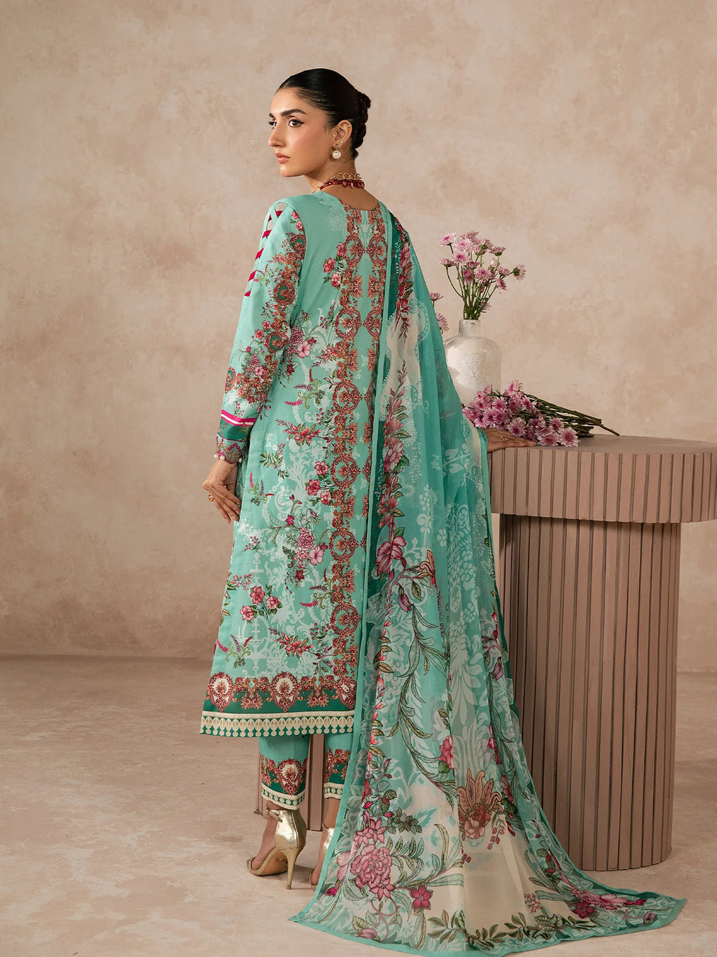 GULAAL SYRA LAWN VAILA
