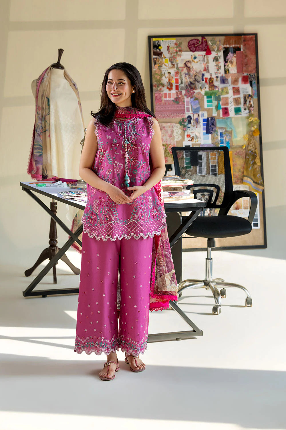 SOBIA NAZIR VITAL UNSTITCHED LAWN VT26-7B