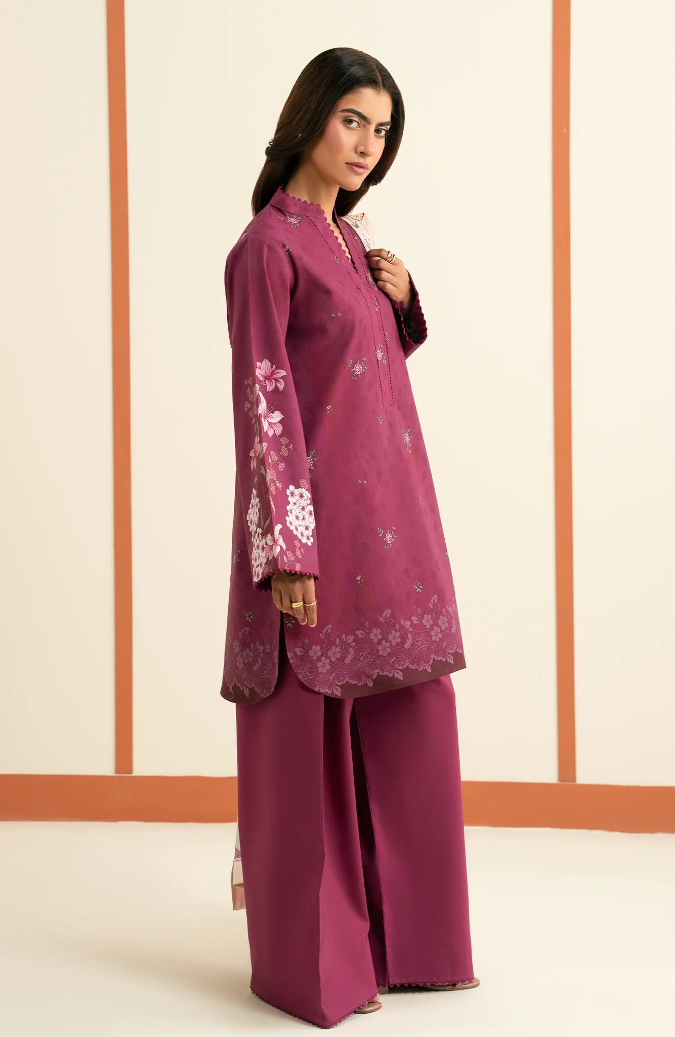 SERAN ESSENTIALS 26  D-09