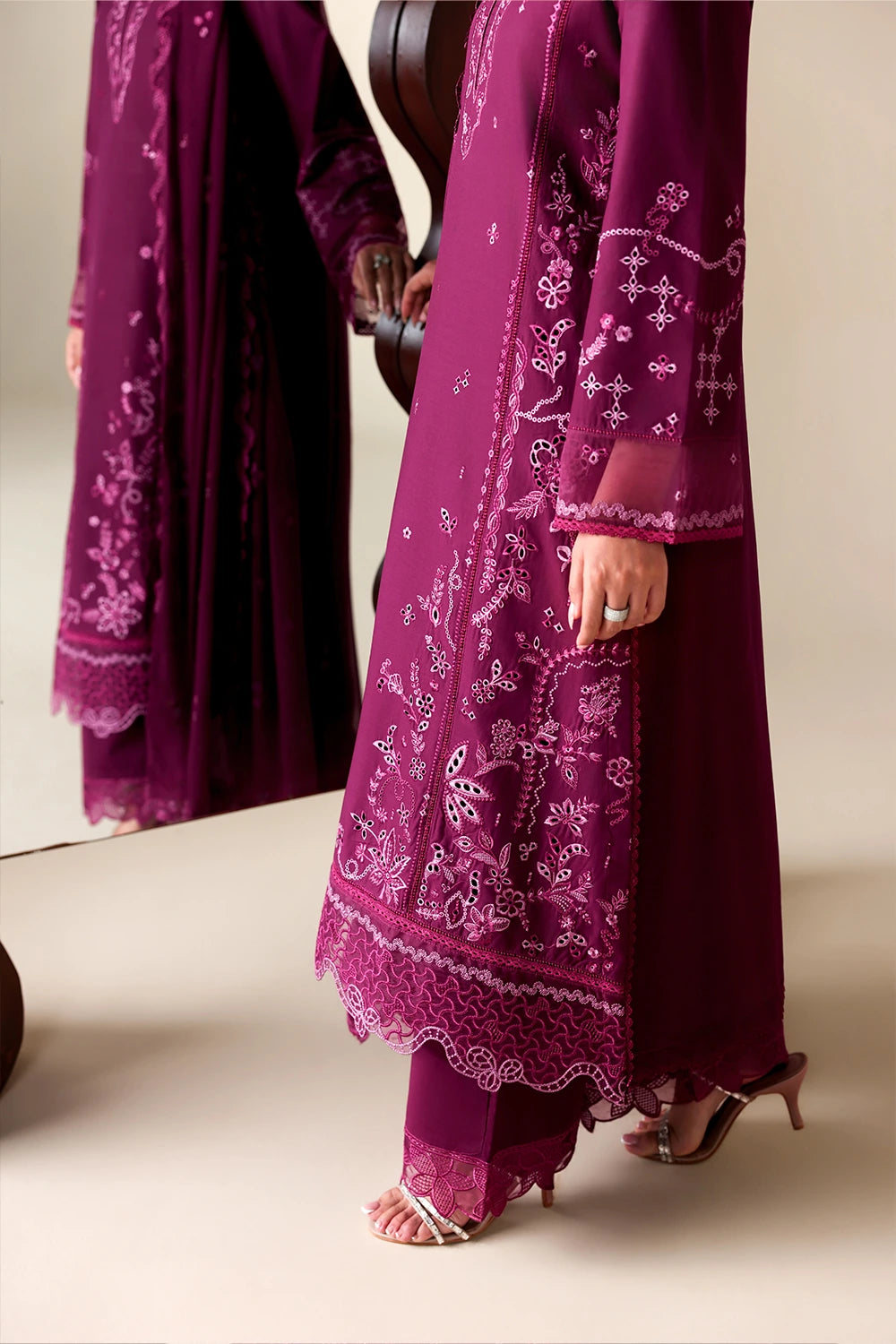 AZURE LUXURY LAWN GROVY GARNET