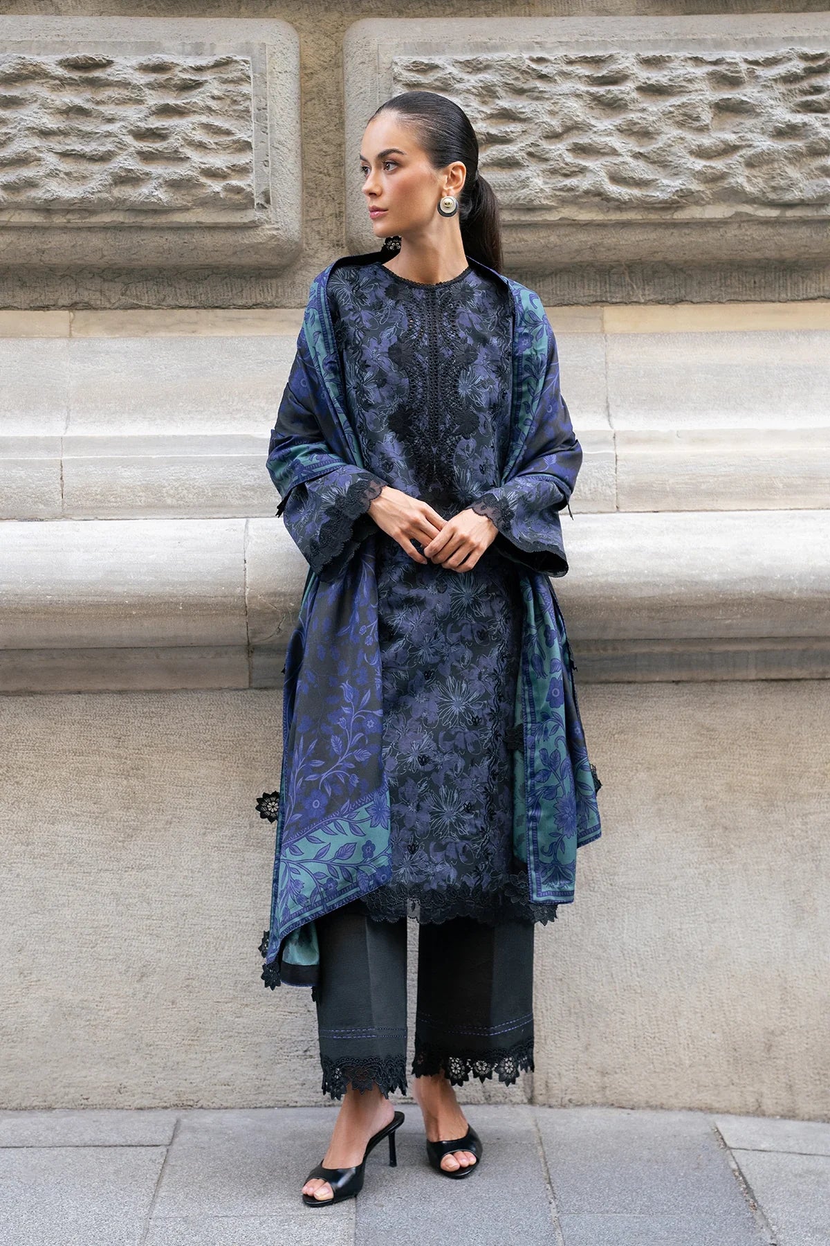 RANG RASIYA MEET ME IN ISTANBUL RAVEN
