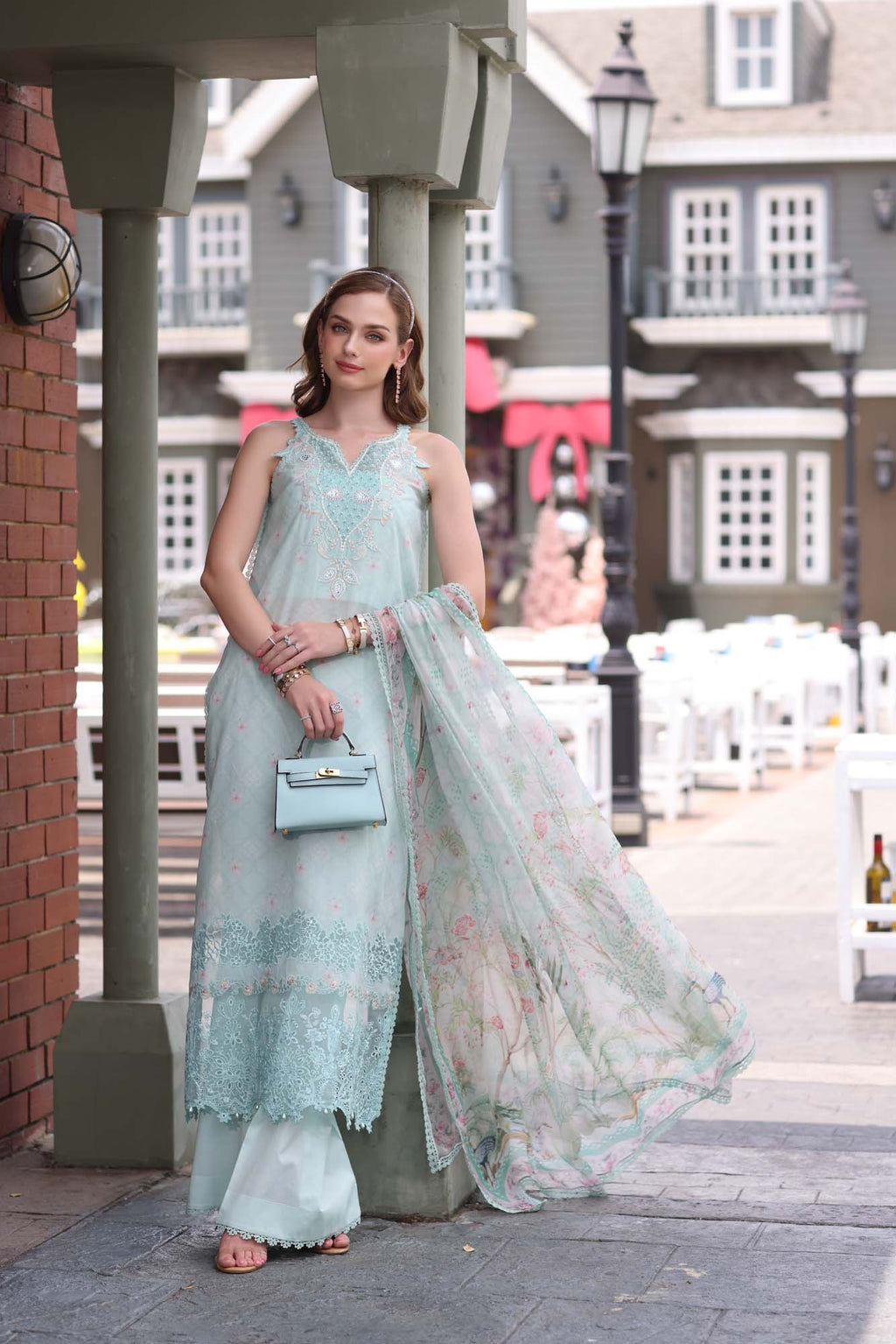 NOOR EID LUXE CHIKANKARI D-06