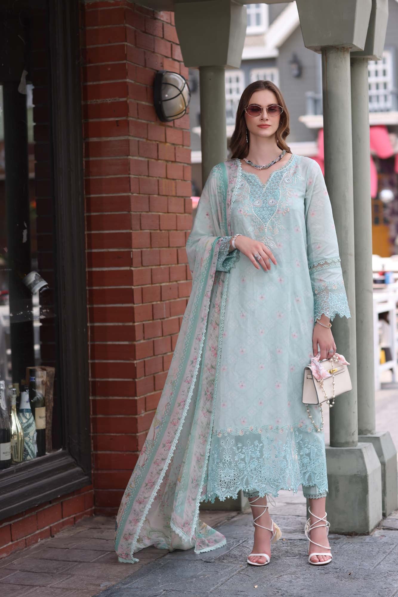 NOOR EID LUXE CHIKANKARI D-06